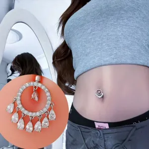 Eleganter Quasten Bauchnabelpiercing mit funkelnden Zirkonia Wassertropfen Anhängern.