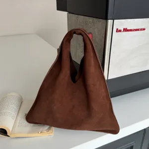 Sac à main triangle en daim marron cabas minimaliste avec poignée sac bandoulière vintage