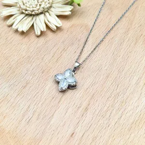 Drehbare vierblättrige Kleeblatt Halskette mit Zirkonia für Damen eleganter Schmuck