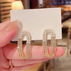 Elegante Perlen und Strass Ketten Ohrringe für Damen, stilvoller goldener ovaler Modeschmuck.