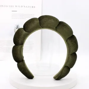 Dark green velvet cloud headband detail, thick padded hair hoop for daily makeup and washing.
