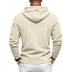 Heren fleece hoodie in beige, achteraanzicht toont comfortabele textuur en mooie pasvorm.