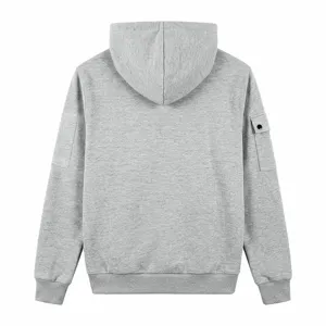 Herren lässiger Kapuzenpullover gefüttert mit Ärmeltasche in Grau für den Herbst.