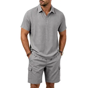 Details des grauen Leinen Polohemds und Cargo-Shorts Outfits, perfekt für lässige Sommerkleidung.