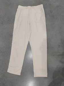 Pantalon long large unicolore décontracté avec taille élastique pour un usage quotidien et extérieur.