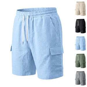 Vista detallada de pantalones cortos cargo casuales para hombre con cordón en azul claro.