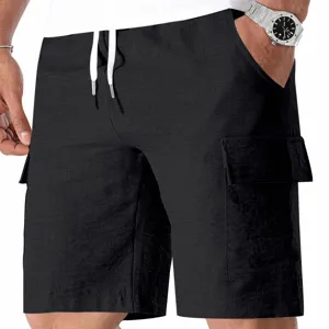 Shorts cargo negros casuales para hombre con cordón en la cintura y múltiples bolsillos.