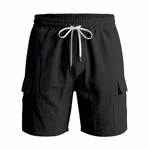 Pantalones cortos cargo negros de hombre vista detallada con cordón ajustable y bolsillos.