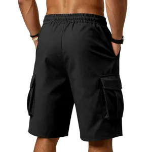 Pantalones cortos cargo de hombre verano negros lisos con cintura de cordón y múltiples bolsillos.