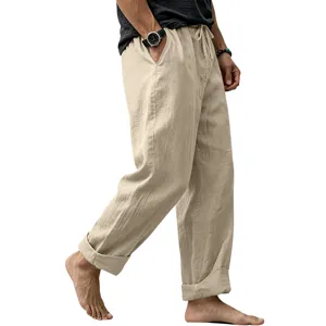 Dettaglio del pantalone casual in lino da uomo color kaki, vestibilità ampia e traspirante.