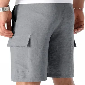 Pantalones cortos cargo casual grises para hombre, vista detallada, corte holgado y bolsillos.