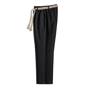 Pantalón largo recto de lino casual negro para hombre con cinturón de cuerda ideal.