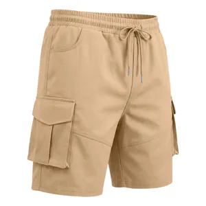 Vista detallada de pantalones cortos cargo casuales para hombre con bolsillo y cordón.
