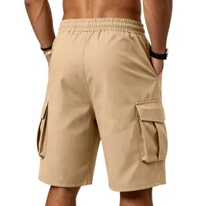 Pantalon corto cargo para hombre en color kaki casual con bolsillos y cordon ajustable verano.
