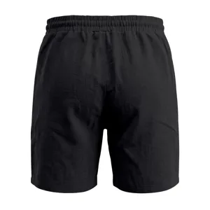 Vista detallada de la parte trasera del pantalón corto casual negro de lino.
