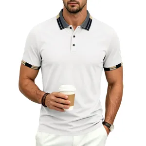 Polo de manga corta para hombre con cuello y puños a rayas en contraste, corte entallado.