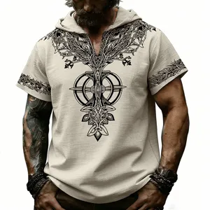 Primer plano de la camiseta de lino con capucha para hombre con estampado de runas negras.