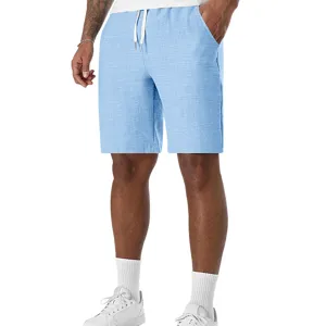 Vista detallada de pantalones cortos de lino azul claro casual con cordón blanco ajustable.