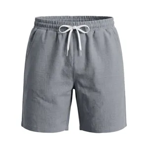 Vista detallada de la textura del pantalón corto casual para hombre con cordón blanco.