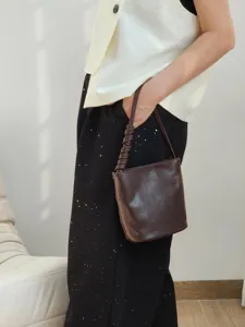 Sac seau en cuir de mouton tannage vegetal femme marron elegante sac porte epaule