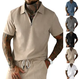 Ensemble polo manches courtes en velours côtelé homme zippé et short vue de détail avec couleurs.