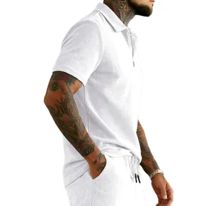 Ensemble polo et short en velours côtelé blanc pour homme, tenue streetwear d'été décontractée.