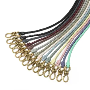 Handgemachte geflochtene Ledergürtel für Damen mit bunten Optionen und stilvollen Metallschnallen.
