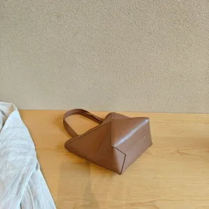 Sac cabas en cuir pliable, design géométrique, grande capacité, sac à main élégant pour travail.