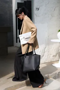 Classic genuine leather tote bag for women, large capacity stylish commuting shoulder bag.