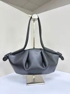 Sac a main noir plisse nuage mode en cuir PU cabas decontracte pour femme elegante