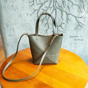 Sac cabas pliable en cuir gris, sac à épaules décontracté avec poignées et sangle.
