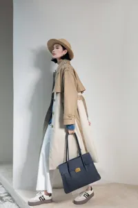 Premium genuine leather commuter tote bag for women, large capacity shoulder bag for daily use.