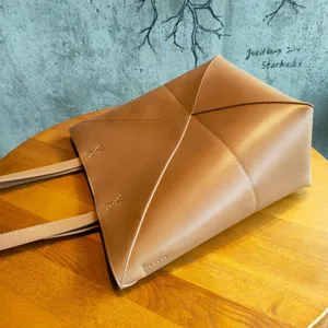 Grand sac cabas en cuir pliable, sac a epaule geometrique pour bureau et femmes.