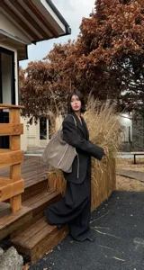 Large capacity suede leather tote bag for women, casual slouchy underarm bag, versatile style.