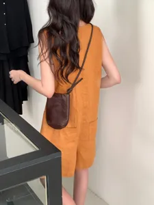 Borsa per cellulare in pelle bovina conciata al vegetale, borsa a tracolla minimalista in morbida.