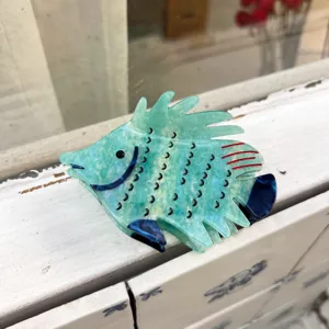 Graziosa molletta per capelli in acetato a forma di pesce verde menta, perfetta per lo styling.