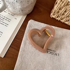 Einfarbig herzförmige Haarklammer 6.5cm süßes Haaraccessoire für tägliches Outfit