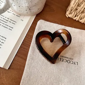 Süße Schildpatt Herz Haarklammer für Damen, stilvolles Acryl Haaraccessoire für den Alltag.