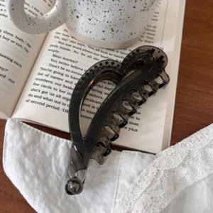 Pinza de pelo transparente en forma de corazón estilo coreano minimalista para uso diario.