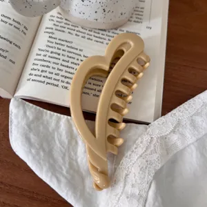 Pinza de pelo en forma de corazón lisa accesorios para el cabello elegantes para mujeres