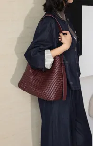 Woven leather shoulder bag for women, large capacity stylish hobo tote bag, maroon.