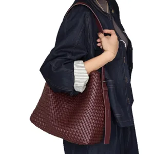 Woven leather shoulder bag for women, large capacity hobo tote bag for daily casual style.