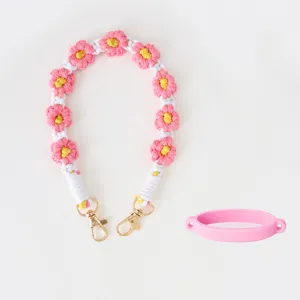 Details des handgemachten Häkelblumenriemens und rosa Silikonrings mit Maßangaben und Länge.