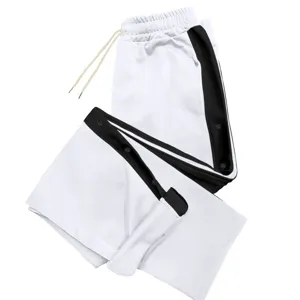 Heren casual sport drukknoop broek losse rechte pijp kleurovergang detailweergave.