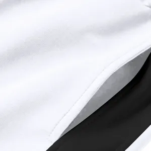 Detailopname van de casual broek met fijne stiksels en hoogwaardige textuur van de stof.