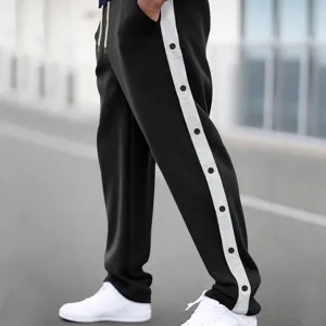 Heren losse zwarte joggingbroek met drukknoppen aan de zijkant casual streetwear.