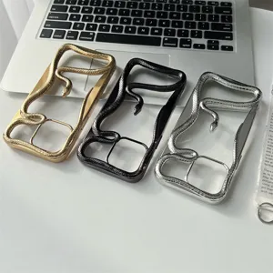 Ensemble d'étuis pour iPhone creux serpent 3D électrodéposé brillant, coque de protection élégante.