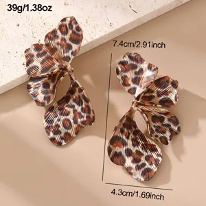 Grosse abstrakte Blumen Metall Ohrringe mit Animal Print, Statement Schmuck fur Frauen.