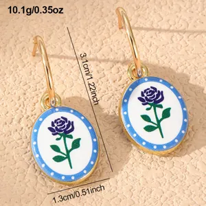 Vergoldete Creolen mit eleganten blauen Rosen Porzellan Anhängern für Damen Schmuckstück.