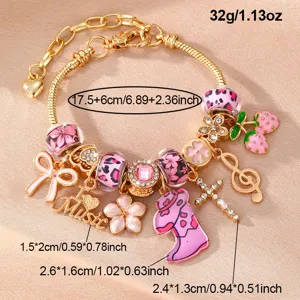 Detailansicht des schönen DIY-Charm-Armbands mit rosa Leo-Perlen und herzigem Anhänger.